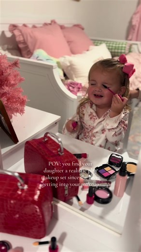 She is obsessed with this makeup kit💄💋 #toddleesoftiktok #toddlergiftideas #christmas #blackfriday #fyp
