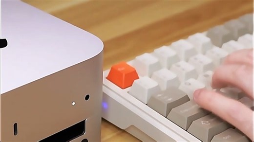 Mac mini 拓展坞支持安装硬盘并组 RAID，提升数据安全与传输效率，适合创意工作者多盘备份需求。