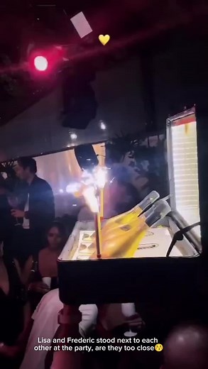 They look so happy together, congratulations to the warm couple 👫💛💙 #lisa #frederic #fredericarnault #fredlis #fredlisa #liric #fredliz #wlajeon