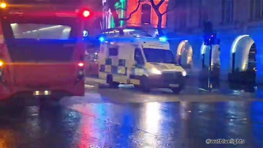 **Siren Blips** Here we have 1x London ambulance Service (LAS) Mercedes Sprinter Box conversion responding to an unknown incident utilising its #bluelights and #sirens through westminister on the 11.01.26. Cheers for this - @blues and Twos #fyp #viral #las