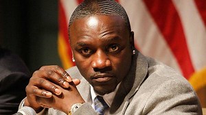 La biographie d'Akon: le Sénégal, sa fortune, la prison, le succès
