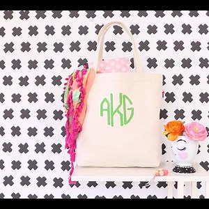 Monogram a Tote for Mom! This is soooo easy to do! Use a pencil and print out to create an image transfer, then use paint to fill in the outline! Tag a monogram lover! | Damask Love