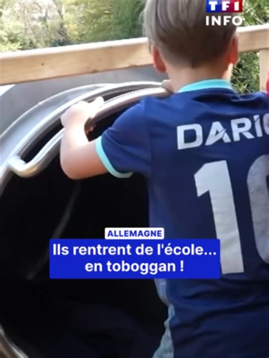 🛝 Des toboggans ont été construits pour que les élèves rentrent chez eux plus vite après l'école : seulement 30 secondes de descente au lieu de quinze minutes en bus ou en voiture ! ➡️ Avec 60 mètres de glisse au total, voilà de quoi égayer les sorties de classe de ces élèves allemands.
