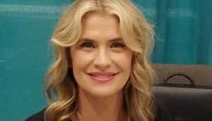 Kristy Swanson tells 'Glee' actor to go back to Canada after he insults Trump