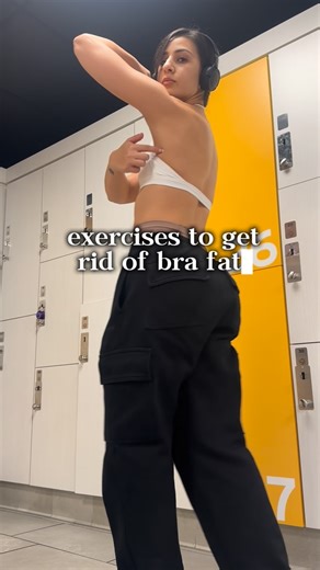 Sabrina on Instagram: "& watch that bra fat melt off 🫠 Wearing @gymshark & @aritzia 🤍 #fitness #gym #weightlifting #postpartumworkout #brafatworkout #brafat #upperbodyday #armday #armworkout #backday #backexercises"