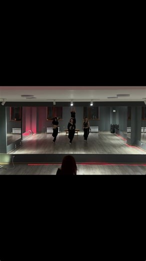 Savage Dance Performance by Azorrrry and Friends