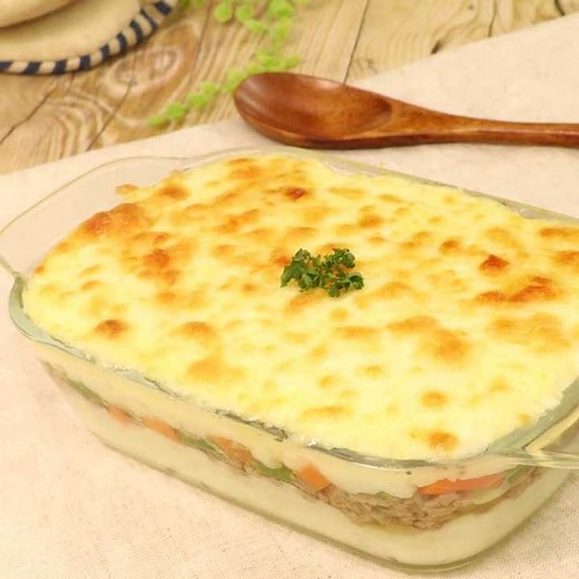 パーティにもオススメ♪ 彩りひき肉とじゃがいもの重ね焼きのレシピ動画・作り方 | デリッシュキッチン
