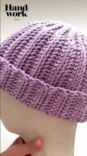 The easy stitch that makes this hat in minutes 🧶