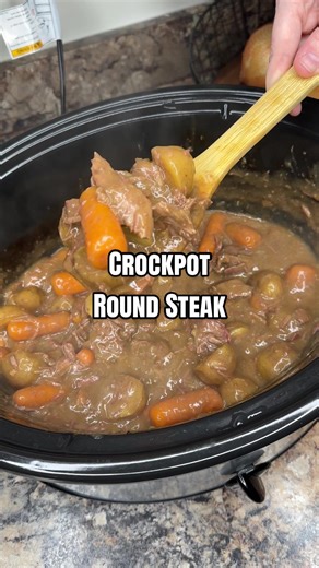 This is such an easy dinner and absolutely delicious!! #easyrecipe #crockpot #dinner #dinnerideas #comfortfood