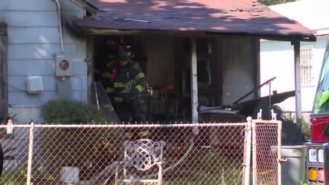 Woman escapes burning home with minor injuries in Shreveport