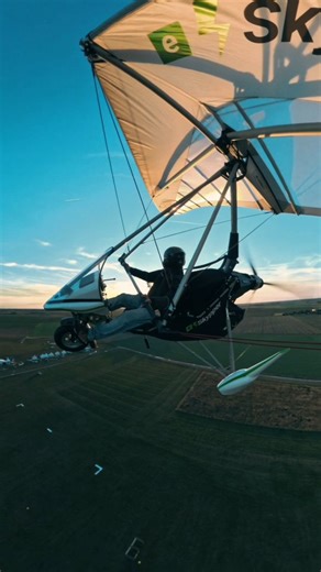 ✈️ 2025 was a year of altitude. From championships to airshows, workshops to runways worldwide. 🌍 World Champion 🥇 1st single-seater & 1st two-seater ✈️ AERO Friedrichshafen 🎪 La Ferté-Alais, Le Bourget, Blois 2025 ⚡ e-Skypper unveiling 🧵 Launch of Voilerie Ardéchoise 🏅 Ardèche Economy Trophy Behind every flight: a dedicated team, trusted partners, and one shared passion. Don’t just fly ... feel it. #AirCreationTrike | Air Création