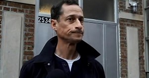 anthony-weiner-leaves-halfway-house-nyc-today-2019-05-14