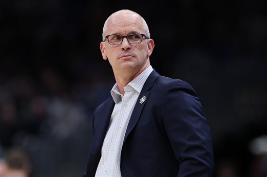 UConn's Dan Hurley defends Geno Auriemma after Dawn Staley exchange