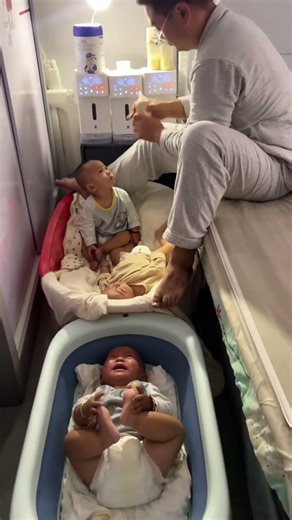 Dad Is on Duty at 3 AM Caring for His Triplets 🥰🍼 #triplets #dadlife #nightfeeding