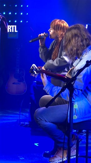 🎼 Zaz interprète en live son titre « Sains et saufs » dans Le Grand Studio RTL. Revivez l’émission sur rtl.fr et toutes les plateformes 💻📱 | RTL