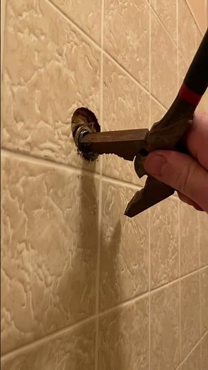 Remove a broken threaded pipe- A quick fix #shorts #broken #diytools #quickfix