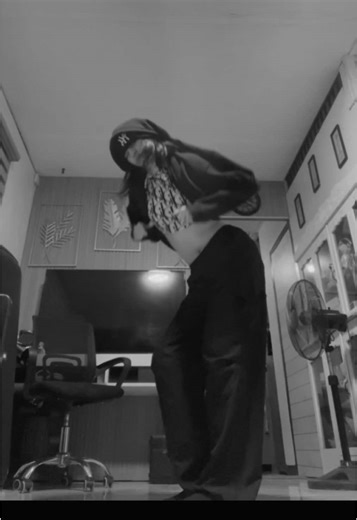 Dance Cover Featuring Lisa from BLACKPINK