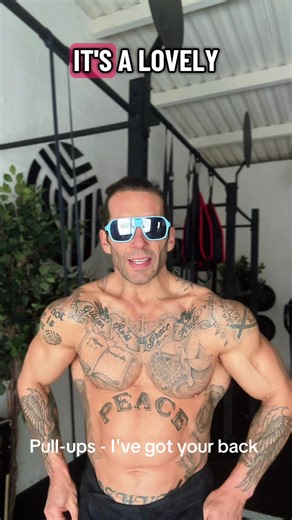 I love using a resistance band when I'm doing my pull ups 💪 It might not be fancy pants , but it works and isolates the muscle so much more 💪 #fyp #back #bodybuilding