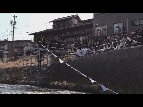 永遠の友情誓う 高山・斐太高校で伝統行事「白線流し」