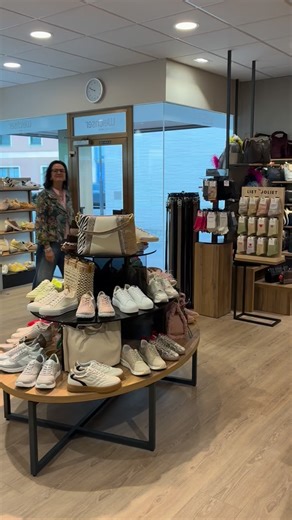 Schuhhaus Weichser#👟👠🥿🩴 on Instagram: "💚NEU EINGETROFFEN! 💚Wir versenden auch gerne, ab 50€ Warenwert. Einfach unter WhatsApp melden ☎️ 0171/9517203 #mode #megastyle #style #fashion #new #newin #newstyle #fashionstyle #fashioninspo #inspiration #shoes #schuhe #shoeslover #schuheschuheschuhe #sneakers #bylocal #neueingetroffen #schuhhausweichser #newseason #trends2026 #shoesshoesshoes #sneaker #accessories #worthanderdonau #bylocal #echtcool #neuerstyle #coolerstyle #fashion #newseasons #st