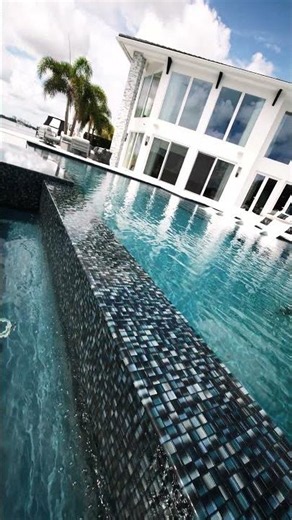 This Is What a Luxury Infinity Pool Looks Like in South Florida | Liquid Luxe