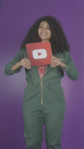 Girl promoting social media apps - Free Stock Video