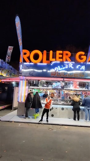 21K views · 133 reactions | Découvrez la boutique Roller games avec un jeu très rare sur les fête foraine française. Avec un bras mécanique faite tomber les points et les lots dans une trappe. À découvrir à la Foire Saint-Romain de Rouen près de la Confiserie Ligot Yann, fondateur de Photographie Foraine #fblifestyle | Photographie Foraine | Facebook