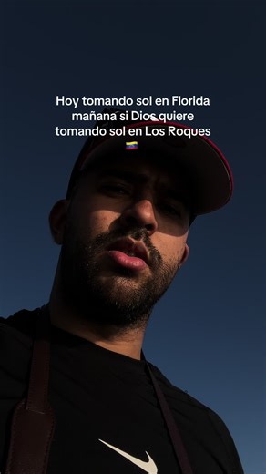 Venezuelans Enjoying the Sunshine in Florida and Los Roques