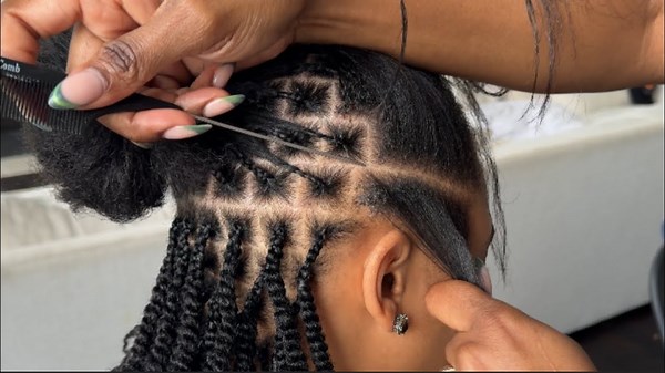 Natural-looking mini twist | Step-by-step tutorial