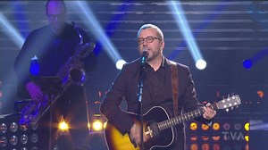 Saviez-vous que l’album «Sauvez mon âme» de Luc De Larochellière a 30 ans?! Ce grand succès québécois a ouvert le bal de cet hommage aux auteurs-compositeurs de chez nous. Ça commence en force! #LaVoixTVA | La Voix