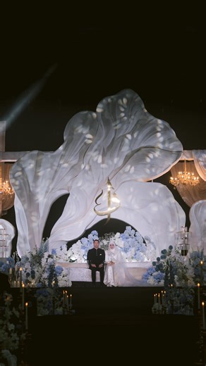 Jasamoure Wedding Concept on Instagram: "Not just a wedding But a scene that lingers in the soul. The violin, the light, the stillness, all moving in rhythm with love. A night where emotion spoke louder than words.. Their love was felt, not just seen ✨ • • Event Planner and Decoration by Jasamoure Concept Video by @thelova.co Coordinator by @empirecoordinator_ #setulustakdirfattahamira #fattahamin #amiraothman #fattmira #evebtplanner #weddingvideo #weddingdecoration #weddinginspiration #malaywed