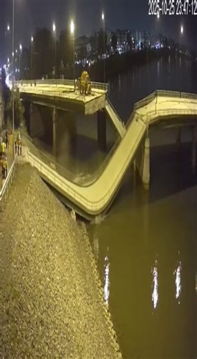 Bridge Pier Miscalculation Causes Deck Slump #BridgeFailure | Construct & Correct