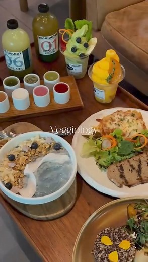 Experience incomparable joy at Mercure Bangkok Sukhumvit 24 ✨🏨. Spoil yourself with our top-notch service, high-quality beverages, and a trendy rooftop supper 🥂🎆. Explore the area around Phrom Phong district, where various activities await nearly, catering to all lifestyles and interests. Enjoy the vividness of this metropolis to its utmost. เปิดประสบการณ์การสนุกแบบไม่ซ้ำใครที่ Mercure Bangkok Sukhumvit 24 ✨🏨 ที่พักใจกลางกรุงเทพใกล้รถไฟฟ้า เพลิดเพลินกับบรรยากาศแบบโมเดิร์น พร้อมบริการแบบเหนือ
