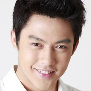 Prin Suparat – Age, Bio, Personal Life, Family & Stats | CelebsAges