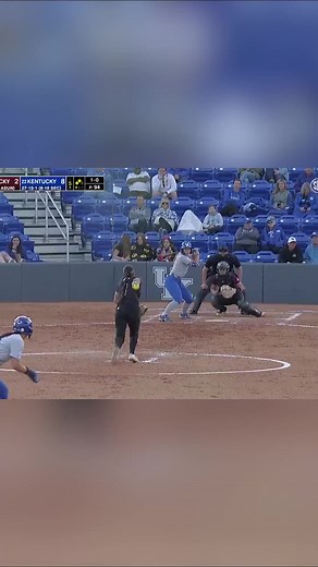 Caught in a pickle? No problem 😎#ncaasoftball x 🎥 SECN / @kentucky....