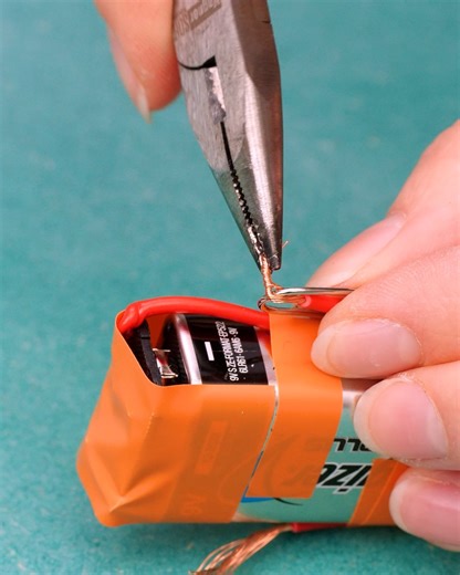 761K views · 378 reactions | Turn Battery Into a Hot Cutter | Science, Tech and Universe | Facebook