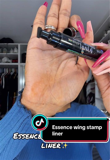 Quick Winged Liner Tutorial in 2 Minutes