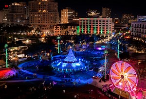 World's largest sand Christmas tree kicks off West Palm's holidays
