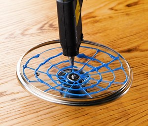 24K views · 37 reactions | HACKEN mit der KLEBEPISTOLE für Heimwerker! | 5 Minuten Tricks SPIEL | Facebook