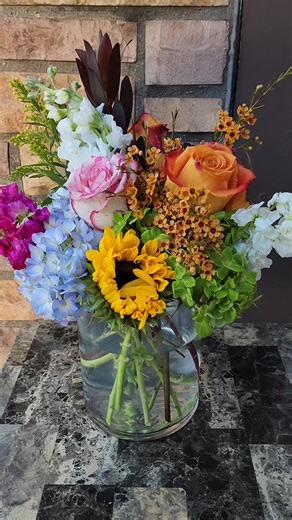 Surprise visit made sweeter with this dreamy flower arrangements.💙🤍💚 Blue, white & green hydrangeas, roses, lisianthus, mums & stock – all arranged to say "I'm thinking of you." 🌿 Because every girlfriend deserves flowers… just because. 💌 🌸 #nj #flowerdeliverynj #surpriseflowers #hydrangeabouquet #justbecauseflowers #romanticgestures #luxuryblooms #rosesandhydrangeas #lisianthuslove #njflower #girlfriendgifts #flowersforher | Flowers By Girlfriends NJ