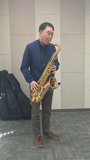 Saxophonist-박항주선생님(꽃물) Gwangju Senior Citizen's Center