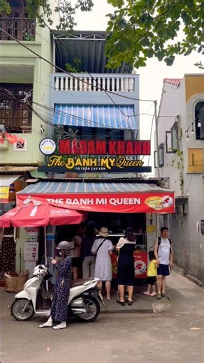 Where To Eat in Hoi An? Legendary Bánh Mi 🇻🇳Madam Khanh #vietnam #banhmi #hoian #anthonybourdain