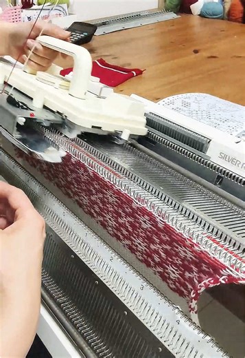 When you want Fair lsle but also want your sanity#knittingmachine #crafttok #knitting #fyp #上热门🔥🔥🔥