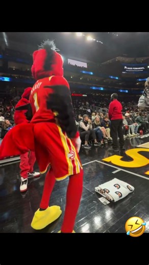 Rapper Lil Boosie dancing at the Atlanta hawks game 😂😂😂😂😂😂 #thetearoom411