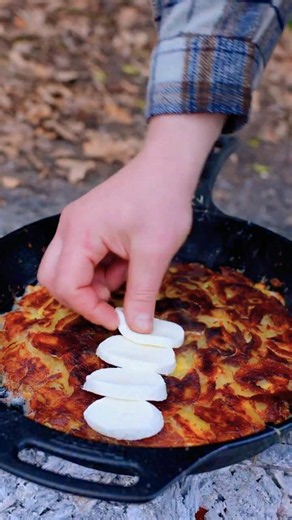 This Campfire Potato Wrap Looks Insane 🔥 #foodhack #camping #cooking