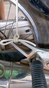 Tying an anchor hitch with slipped knots. #ropecoilingknot #knotsforclimbing #masterKnot #constrictorknot #reels #pilehitch #knots #stringline #knottutorials #Bowline | Weekofknots