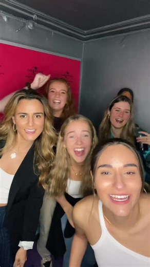 ✨ CPH girls x Drake x RiRi ✨ Have you heard Anabel’s new hit single “That’s On Me”? ⚡️#copenhagengirls