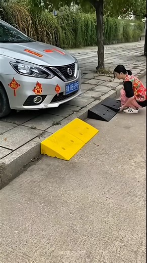 The Genius Gadget That Can Move Any Car #CarGadget #GadgetMagic #ViralShorts#shorts