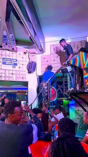 Breaking off 🥳🥳🥳🥳 @dj_bubble_pop_ @mc.oyooo #thejavablueexperience | Java Blue Lounge, Embu