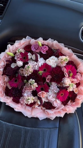 PREMIUM BOUQUETS on Instagram: "Looking for the perfect florist in the NYC area? Look no further — @premiummbouquets has you covered 💐 Message us today for a custom quote, and let us help you create something truly special for your loved ones. How to Order: • Place your order directly via DM • Or submit our Google Order Form (link available in our bio) 📍 Located in Queens, NY 11435"